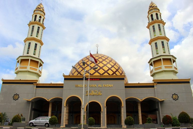 Ini Dia 10 Masjid  Tertinggi di  Indonesia  Umroh com