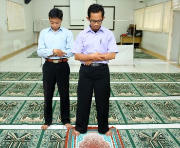 Memahami Posisi Sholat Berjamaah Imam dan Makmum Posisi Sholat Berjamaah