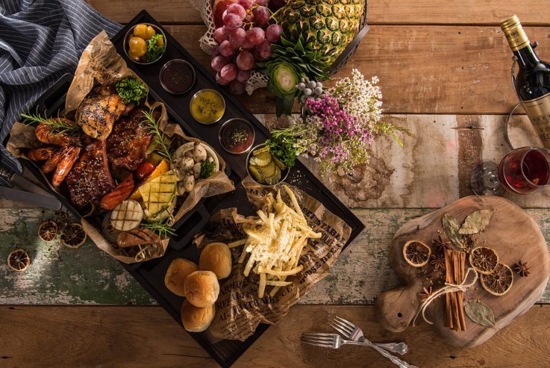 Ini Hukumnya Memakan Makanan dari Non Muslim makanan non islam