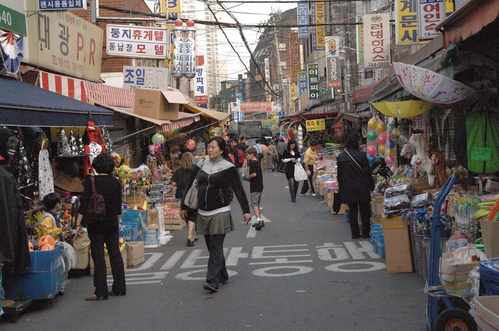 tempat belanja korea selatan (source flickr)