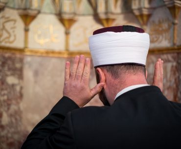 Hukum Menjamak Sholat Jumat Dengan Ashar