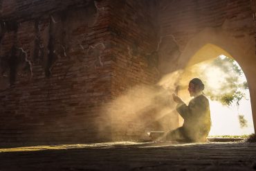 Hukum Menjamak Sholat Jumat Dengan Ashar