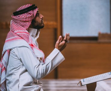 Hukum-Menjamak-Sholat-Jumat-Dengan-Ashar-source-shutterstock2