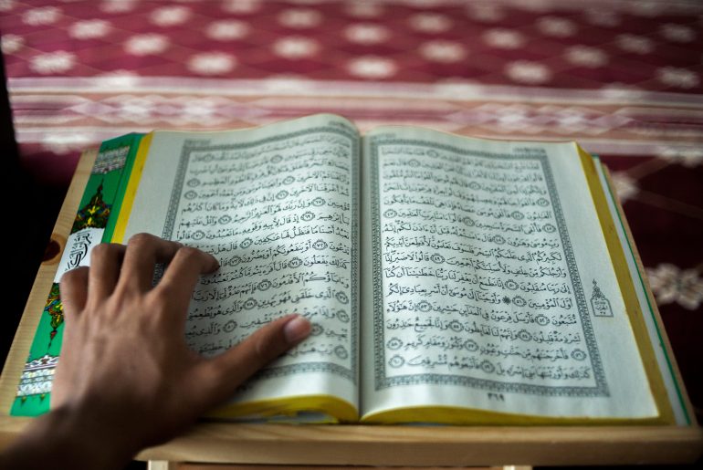 Yuk Sering Dibaca! Ini 5 Manfaat Membaca Surat Al Ikhlas ...