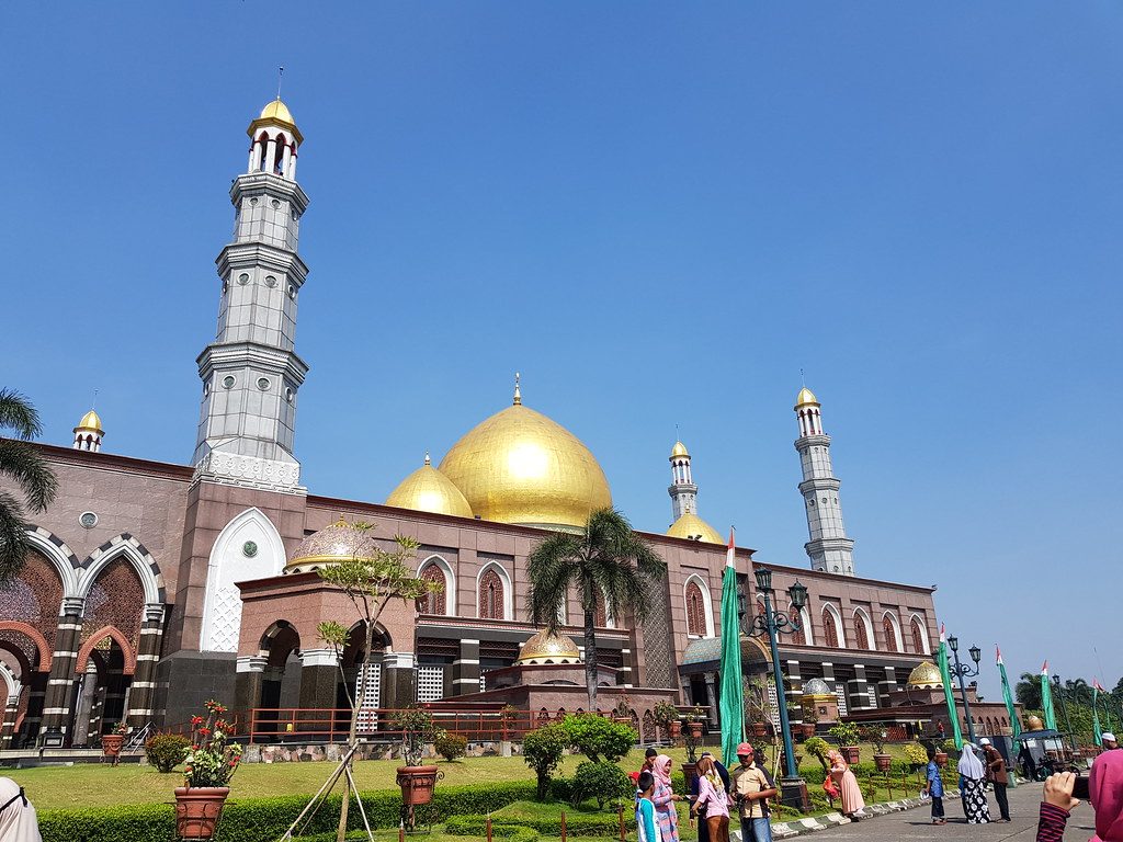 10 Masjid  Terbesar di  Indonesia  yang Perlu Diketahui 