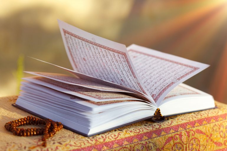 Pahami 8 Cara Membaca Al – Quran untuk Pemula waktu membaca taawudz