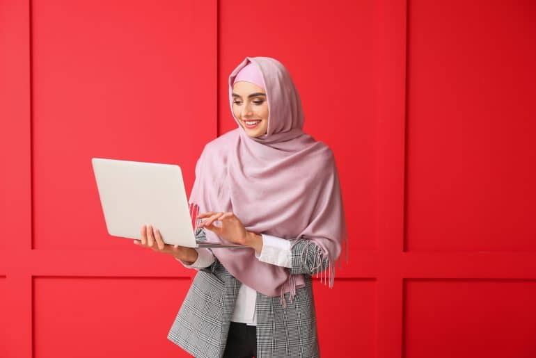 perbedaan ujub dan riya