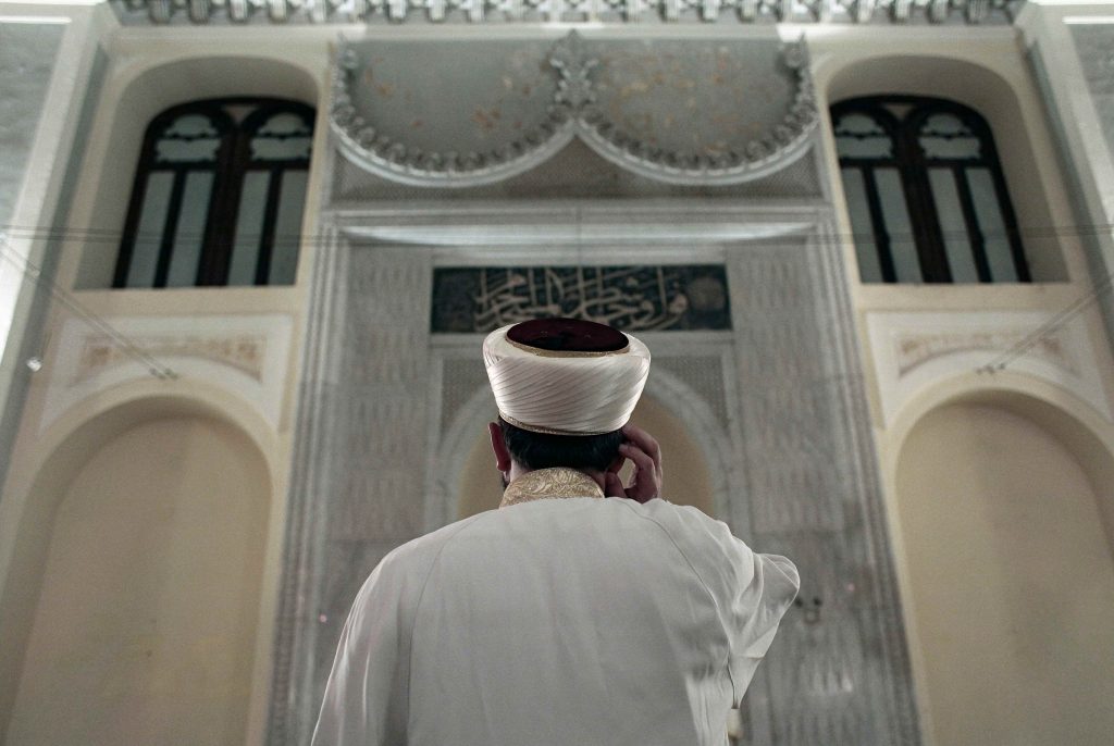 Bilal Tarawih: Bacaan dan Dalil Hukumnya - Umroh.com
