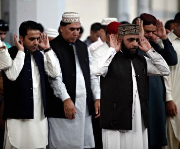 Sholat Tarawih Sendirian Ternyata Mengurangi Pahala? Sholat Tarawih Sendirian