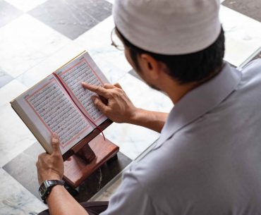 Tujuan Tadarus Bukanlah Sekadar Khatam Al Quran Lho! Tujuan Tadarus