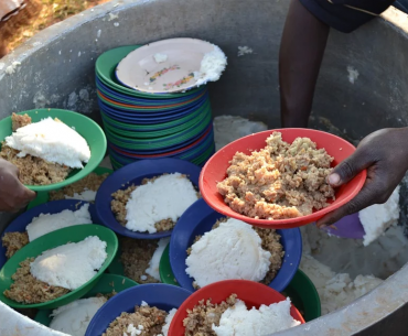 8 Keutamaan Memberi Makan saat Buka Puasa Kepada Orang Lain 8 keutamaan memberi makan saat buka puasa
