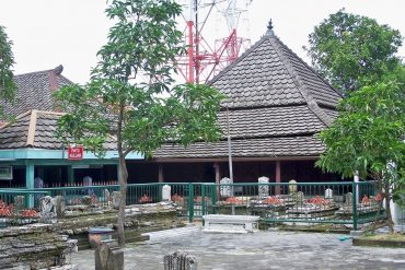 Makam Sunan Giri dan Sunan Gresik di Gresik