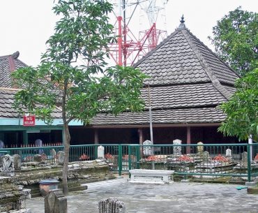 Makam Sunan Giri dan Sunan Gresik di Gresik