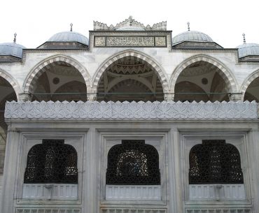 doa masuk dan keluar masjid