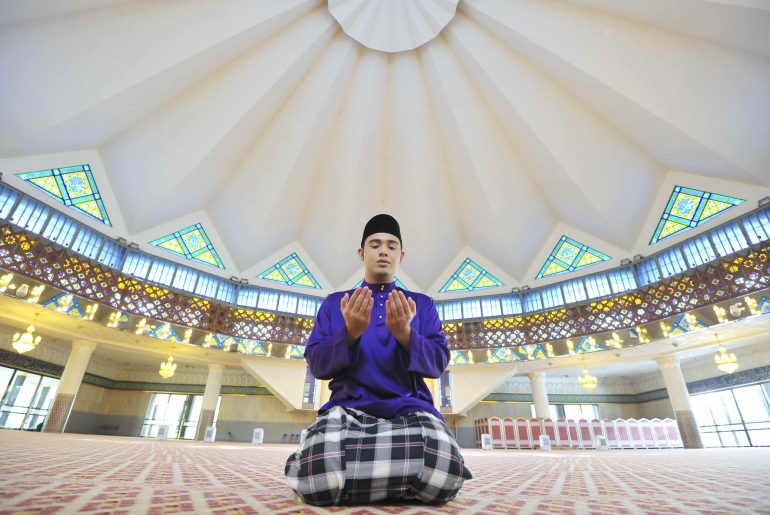 Doa Setelah Sholat Istikharah Lengkap dengan Arti dan Latin - Umroh.com