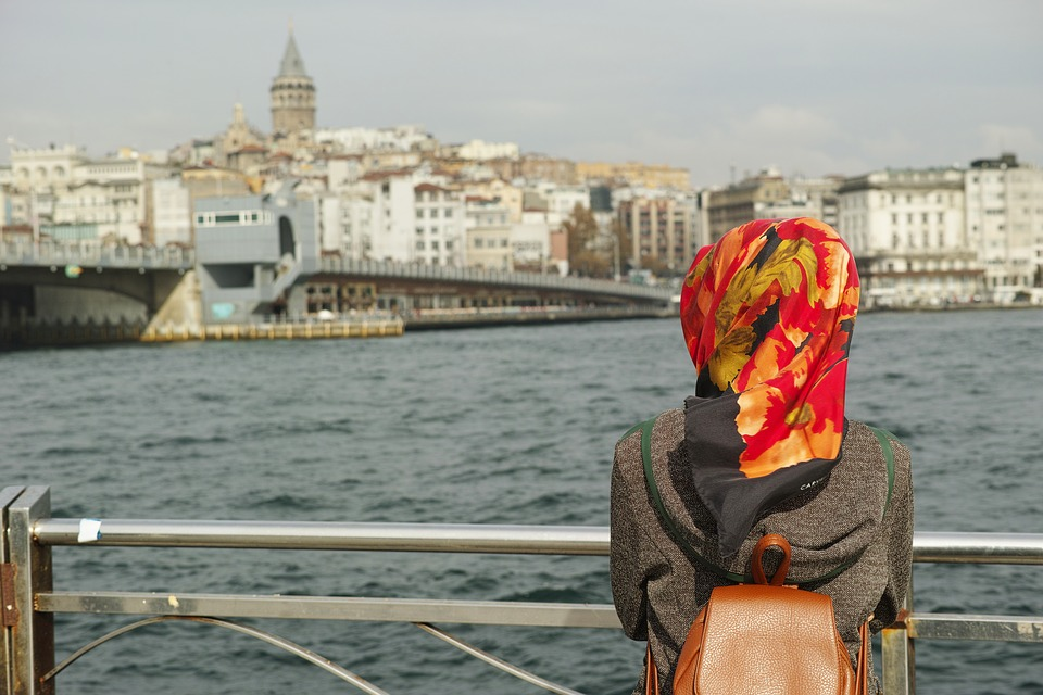 gaya hijab simple untuk buka puasa bersama 