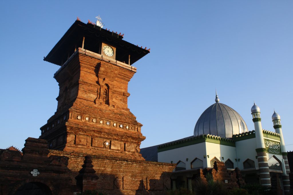  The Sunan Kudus Mosque, also known as the Al-Aqsha Mosque, is a historic Javanese-style mosque located in Kudus, Central Java, Indonesia.
