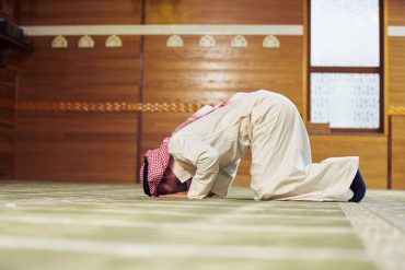 Lengkap! Ini Tata Cara Sholat ketika Sakit